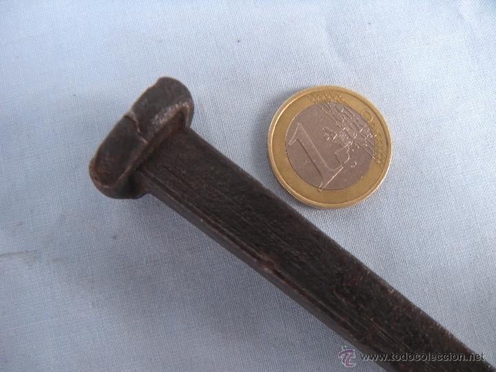 Antig&uuml;edades: ANTIGUO CLAVO DE HIERRO FORJADO. - Foto 2