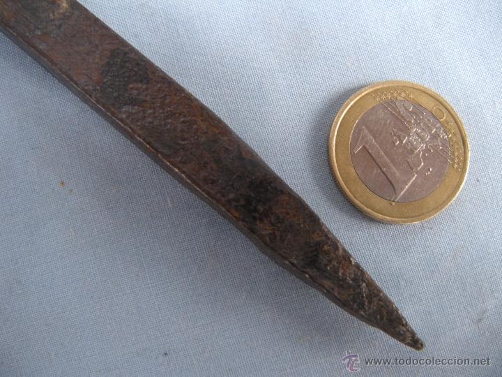 Antig&uuml;edades: ANTIGUO CLAVO DE HIERRO FORJADO. - Foto 3