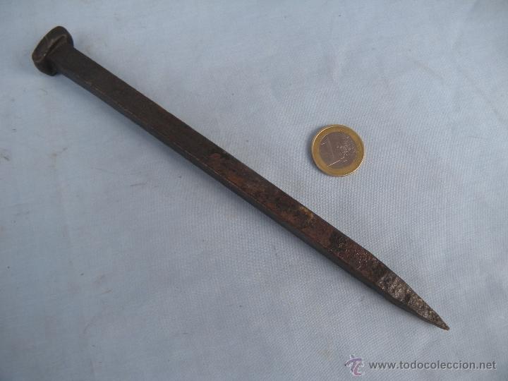 Antig&uuml;edades: ANTIGUO CLAVO DE HIERRO FORJADO. - Foto 4