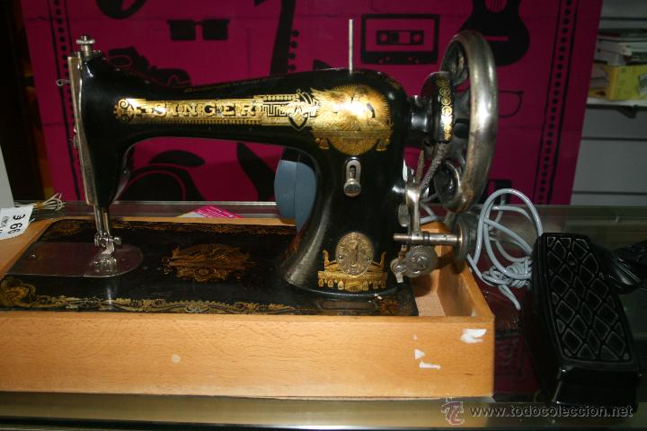 Antig&uuml;edades: M&Aacute;QUINA DE COSER SINGER - Foto 1