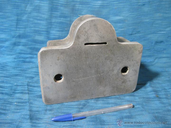 Antig&uuml;edades: CAJA DE ALUMINIO PARA GUARDAR LAS BOLAS DE BILLAR - Foto 1