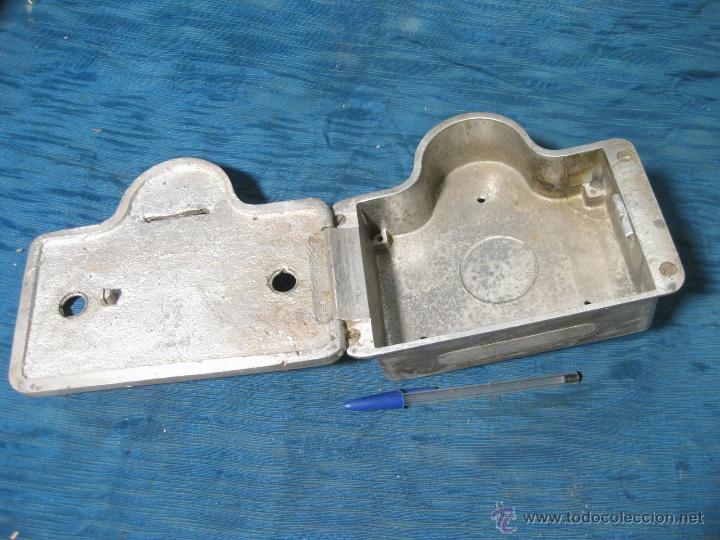 Antig&uuml;edades: CAJA DE ALUMINIO PARA GUARDAR LAS BOLAS DE BILLAR - Foto 2
