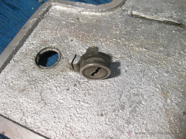 Antig&uuml;edades: CAJA DE ALUMINIO PARA GUARDAR LAS BOLAS DE BILLAR - Foto 4