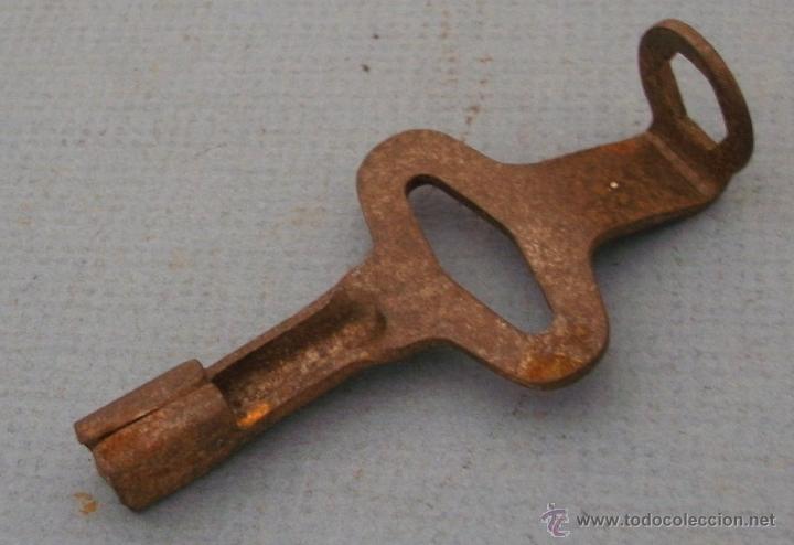 Antig&uuml;edades: llave con boca hexagonal y cuadrada para patines de rueda (7cm aprox) - Foto 1