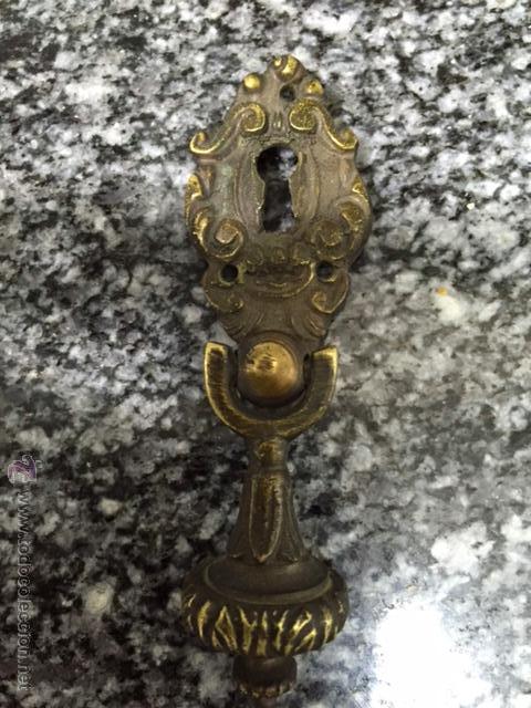 Antig&uuml;edades: tirador de bronce antiguo - Foto 1