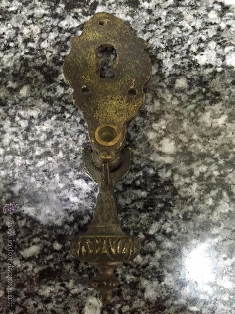 Antig&uuml;edades: tirador de bronce antiguo - Foto 2