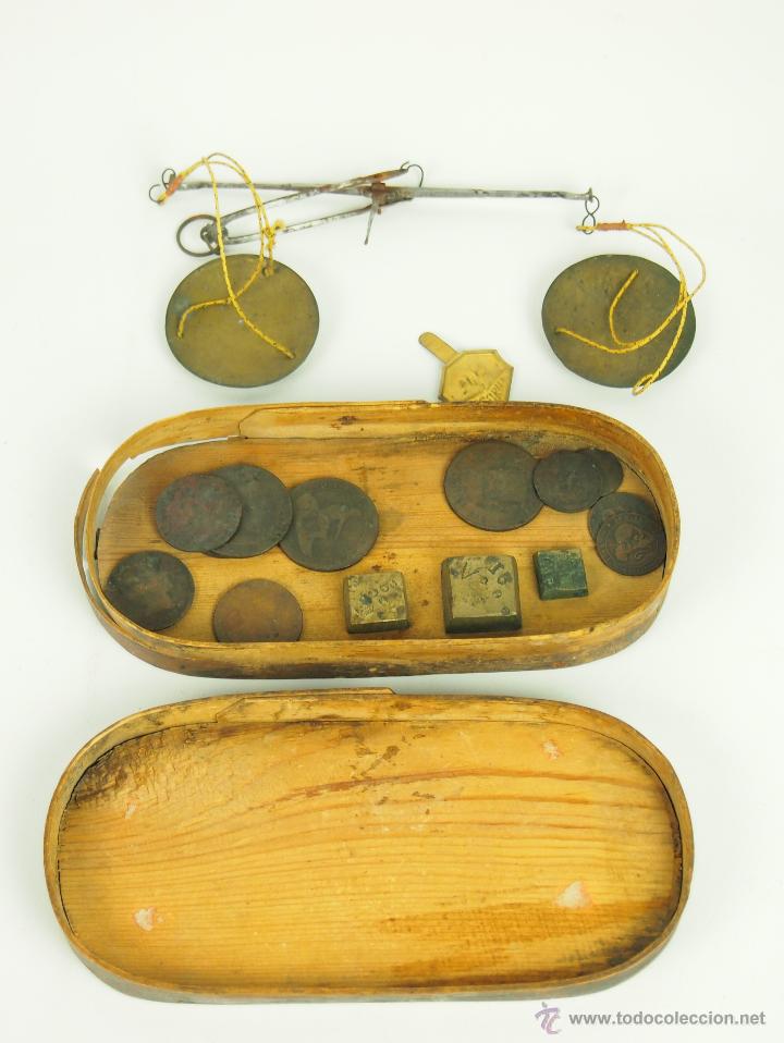 Antig&uuml;edades: BALANZA QUILATERA. BRONCE. ESTUCHE DE MADERA. SIGLO XIX. - Foto 1