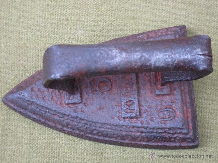 Antig&uuml;edades: PLANCHA ANTIGUA EN HIERRO MACIZO. NUM. 5 - CON MARCA. - Foto 1