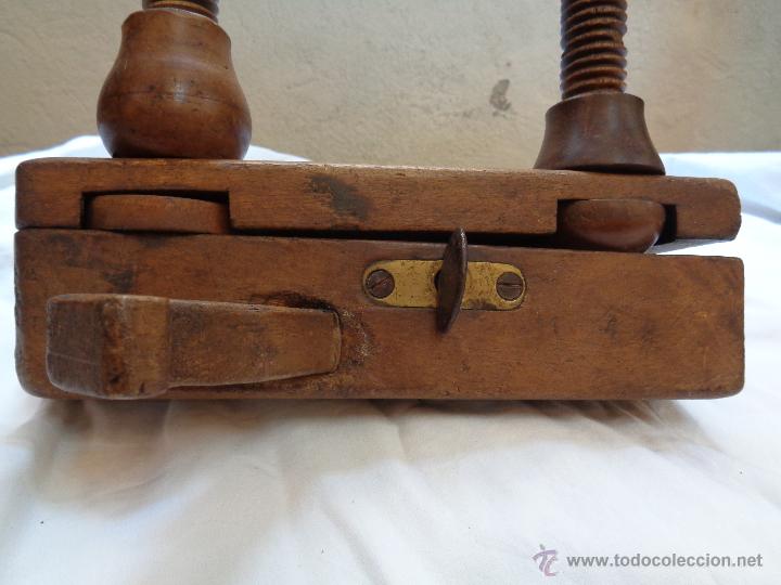 Antig&uuml;edades: CEPILLO CARPINTERO ESQUINERO - Foto 1