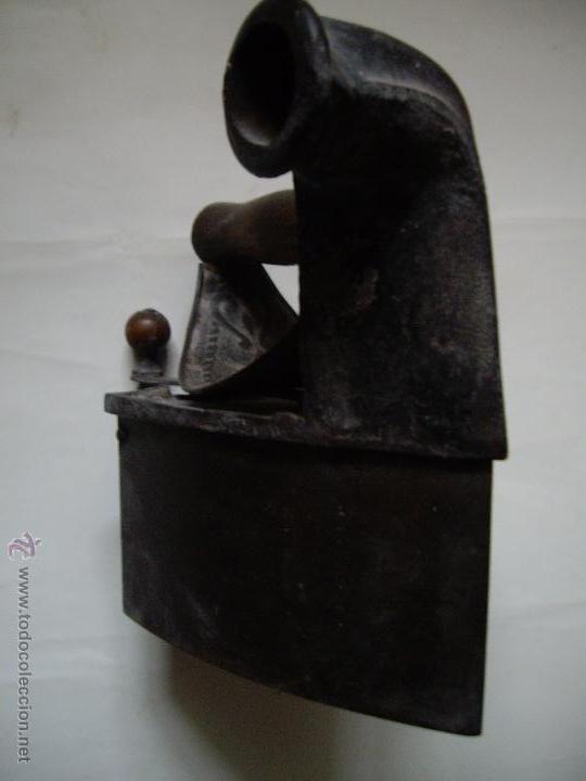 Antig&uuml;edades: PLANCHA DE CARBON DE CHIMENEA LICSA - Foto 1