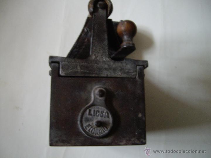 Antig&uuml;edades: PLANCHA DE CARBON DE CHIMENEA LICSA - Foto 2