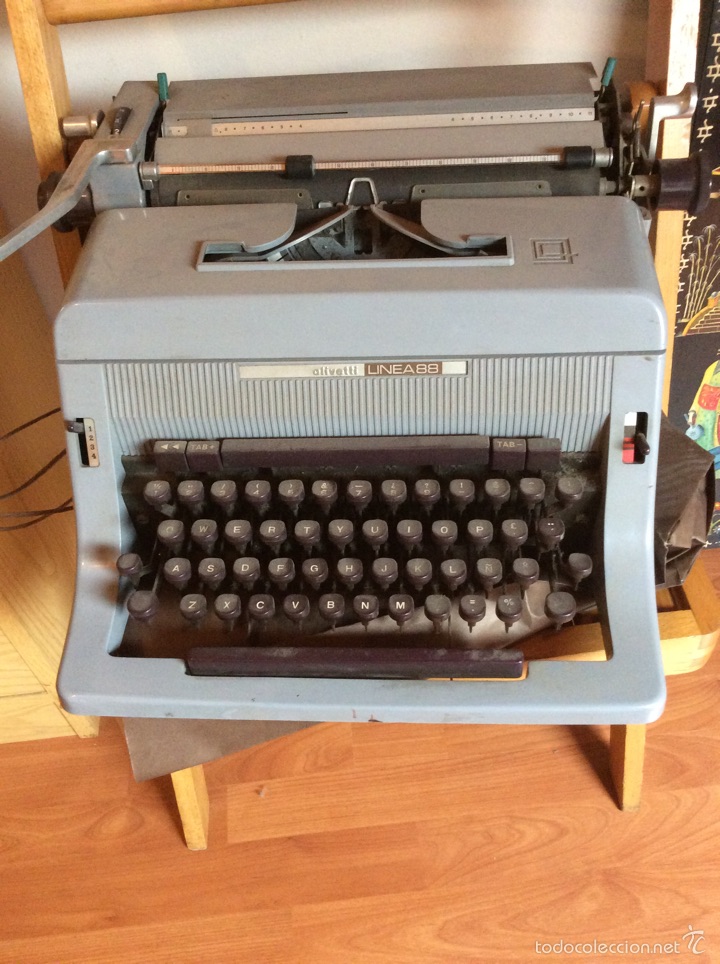 Antig&uuml;edades: M&aacute;quina de escribir Olivetti Linea 88 - Foto 2
