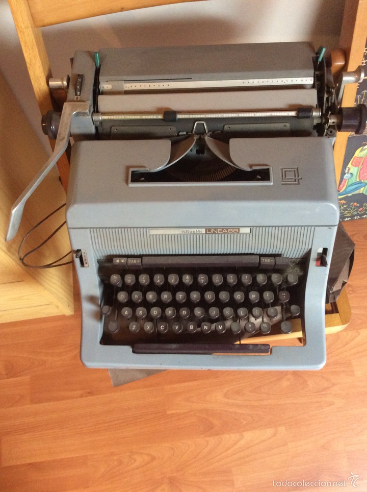 Antig&uuml;edades: M&aacute;quina de escribir Olivetti Linea 88 - Foto 3