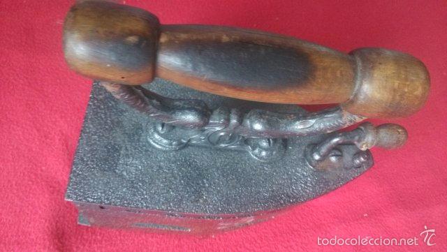 Antig&uuml;edades: ANTIGUA PLANCHA DE CARBON - Foto 2