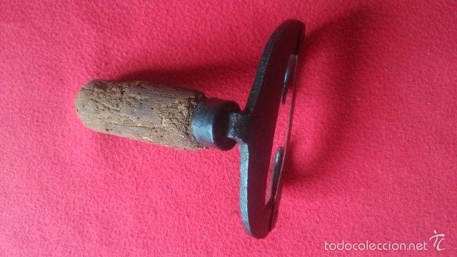 Antig&uuml;edades: ANTIGUO Y CURIOSO UTIL FORJADO DE CARPINTERIA - Foto 2