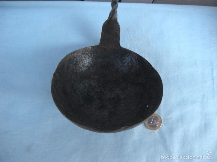 Antig&uuml;edades: ANTIGUO CAZO DE HIERRO FORJADO FORJA - Foto 2