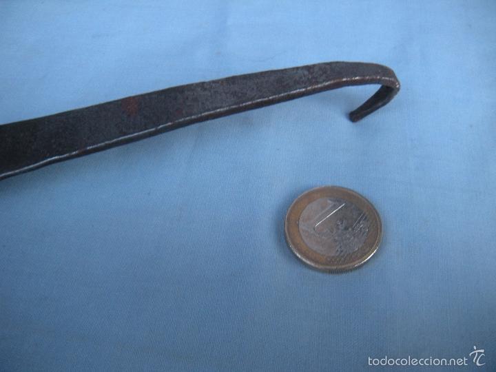 Antig&uuml;edades: ANTIGUO CAZO DE HIERRO FORJADO FORJA - Foto 3