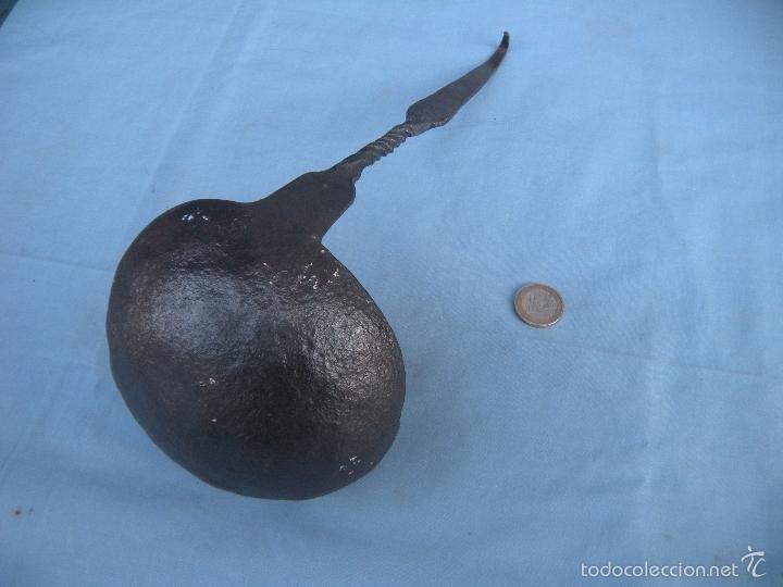 Antig&uuml;edades: ANTIGUO CAZO DE HIERRO FORJADO FORJA - Foto 5