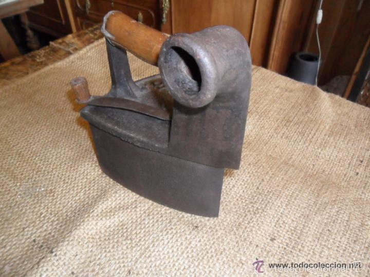 Antig&uuml;edades: PLANCHA DE CARB&Oacute;N CON CHIMENEA ANTIGUA - Foto 2