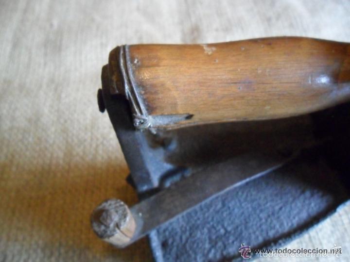 Antig&uuml;edades: PLANCHA DE CARB&Oacute;N CON CHIMENEA ANTIGUA - Foto 6