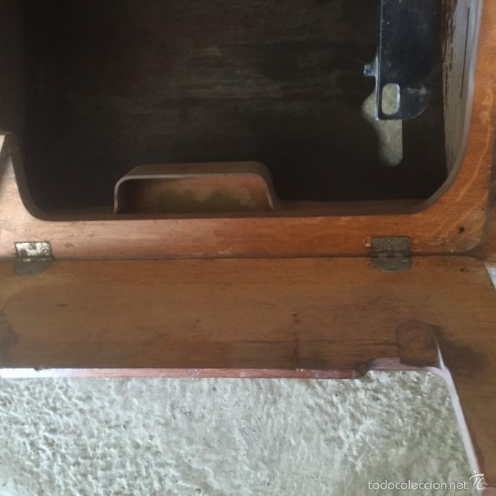Antig&uuml;edades: cajon de madera maquina singer o otas - Foto 6