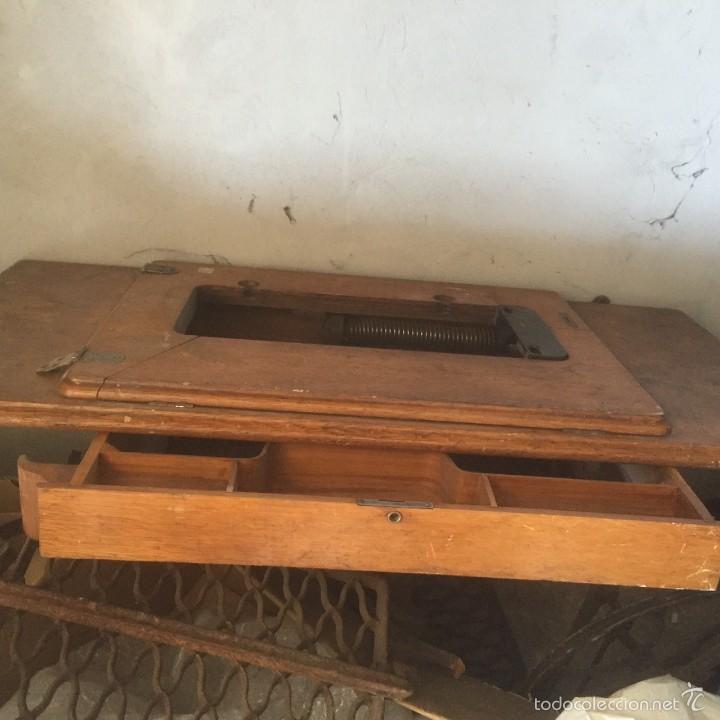 Antig&uuml;edades: cajon de madera maquina singer o otas - Foto 7