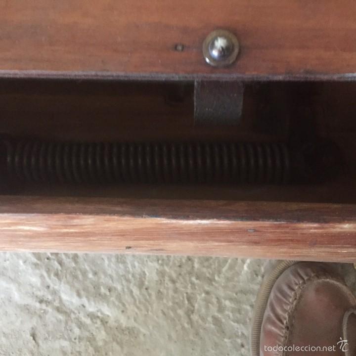 Antig&uuml;edades: cajon de madera maquina singer o otas - Foto 8