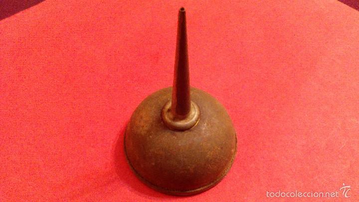 Antig&uuml;edades: ACEITERA DE MAQUINA DE COSER - Foto 1