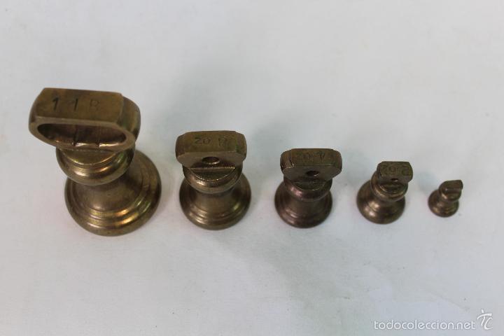 Antig&uuml;edades: JUEGO DE 5 PESAS EN BRONCE - Foto 2