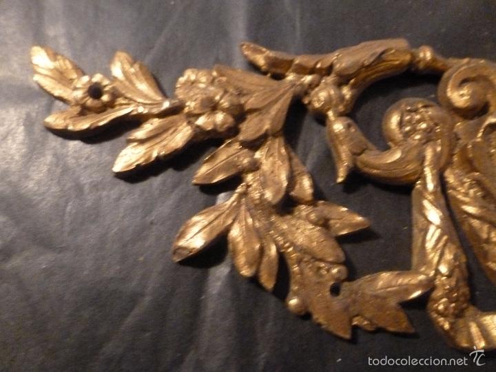 Antig&uuml;edades: aplicacion decoracion de bronce para mueble frances - Foto 4
