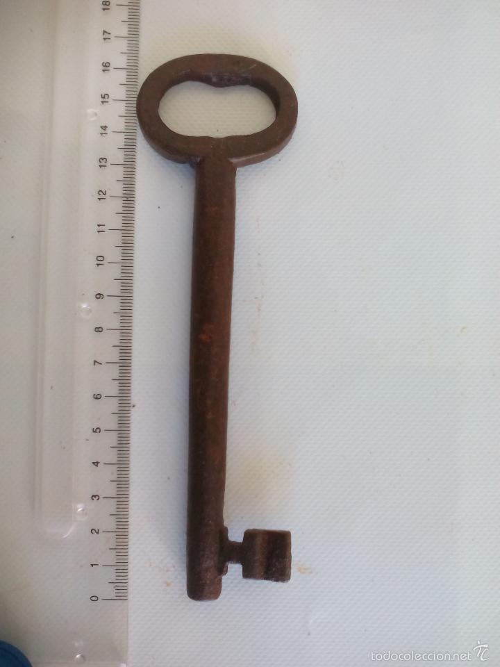 Antig&uuml;edades: llave antigua de hierro de hierro . 16 cm - Foto 1