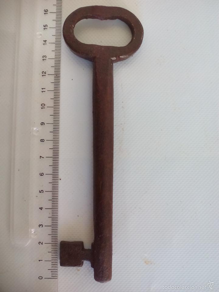 Antig&uuml;edades: llave antigua de hierro de hierro . 16 cm - Foto 2
