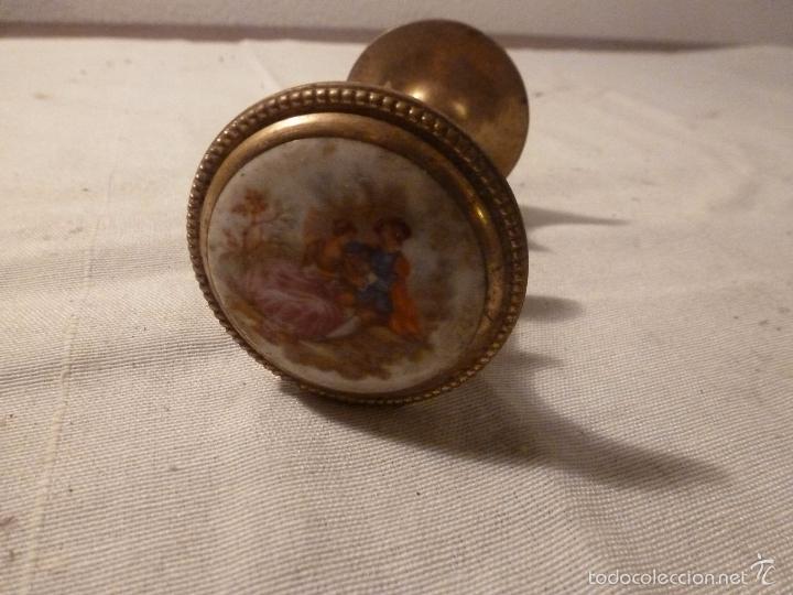 Antig&uuml;edades: MANETA DE BRONCE Y PORCELANA - Foto 8