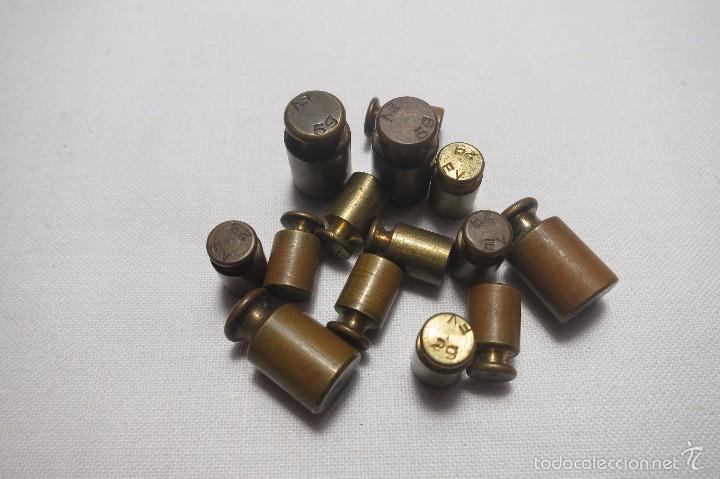 Antig&uuml;edades: lote de pesas de 5 y 2 gramos - Foto 3