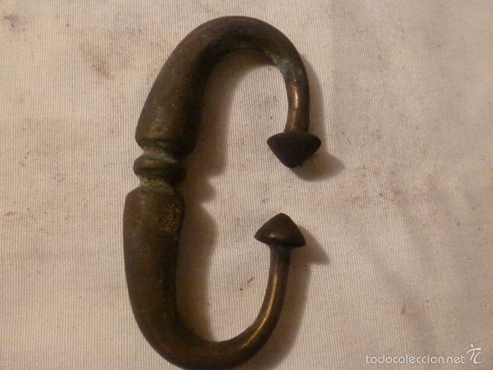 Antig&uuml;edades: asa de brasero de bronce - Foto 2