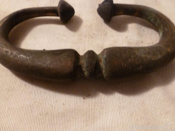 Antig&uuml;edades: asa de brasero de bronce - Foto 4