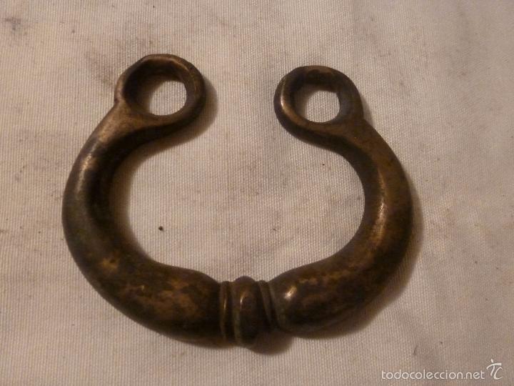 Antig&uuml;edades: asa de brasero de bronce - Foto 2