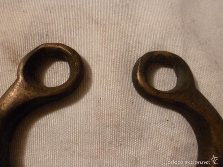 Antig&uuml;edades: asa de brasero de bronce - Foto 3