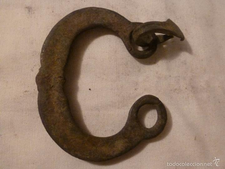 Antig&uuml;edades: asa de brasero de bronce - Foto 2