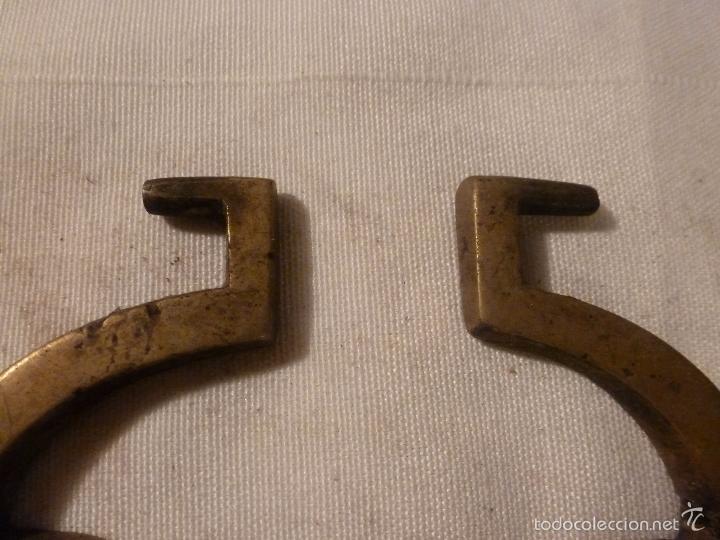 Antig&uuml;edades: asa de brasero de bronce - Foto 3