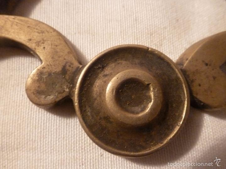 Antig&uuml;edades: asa de brasero de bronce - Foto 4