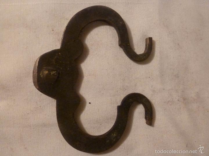 Antig&uuml;edades: asa de brasero de bronce - Foto 2