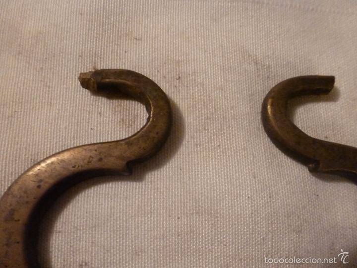 Antig&uuml;edades: asa de brasero de bronce - Foto 4