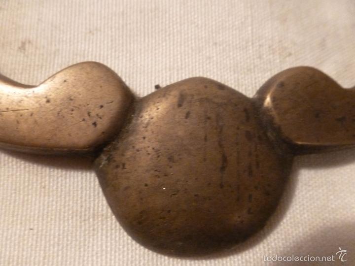 Antig&uuml;edades: asa de brasero de bronce - Foto 5