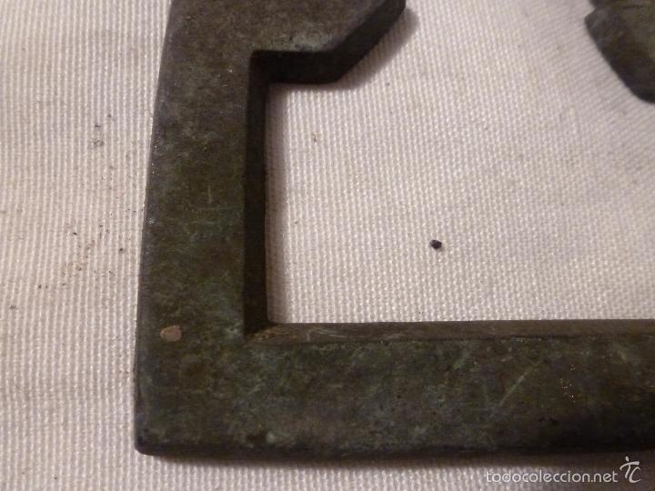 Antig&uuml;edades: asa de brasero de bronce - Foto 4