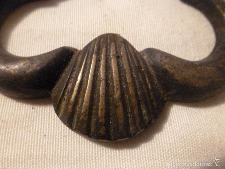 Antig&uuml;edades: asa de brasero de bronce - Foto 4