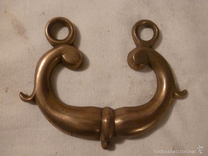 Antig&uuml;edades: asa de brasero de bronce - Foto 1