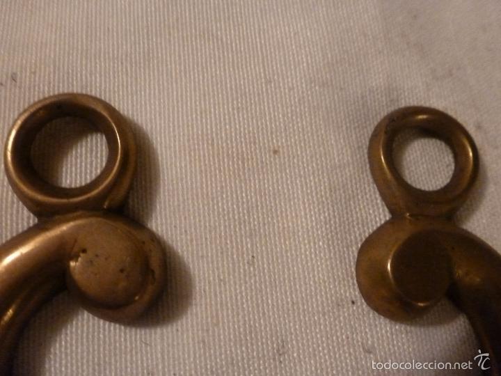 Antig&uuml;edades: asa de brasero de bronce - Foto 3
