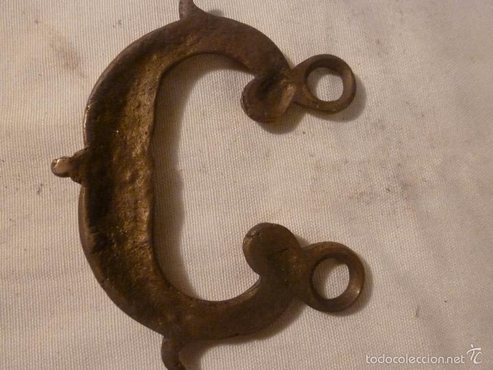Antig&uuml;edades: asa de brasero de bronce - Foto 4