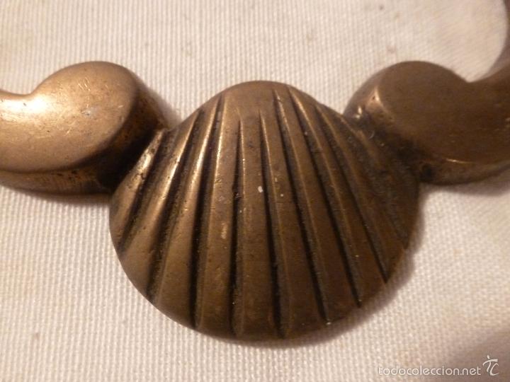 Antig&uuml;edades: asa de brasero de bronce - Foto 2